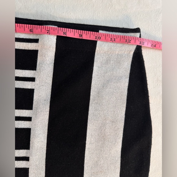 Theory Efersten Mixed-Stripe Knit Pencil Skirt Like New Black & White - Picture 8 of 10